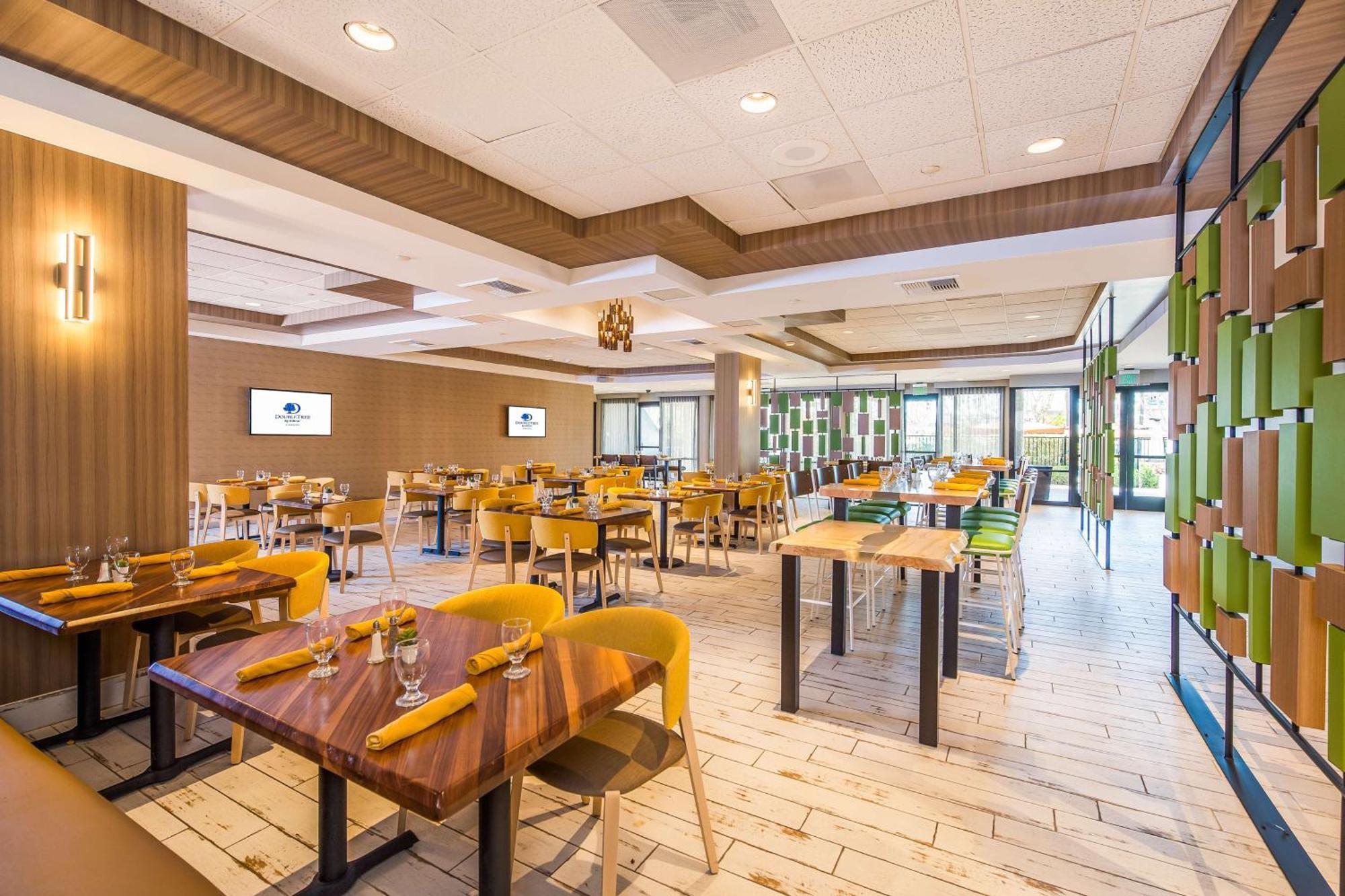 Hotel Doubletree By Hilton Carson Exterior foto