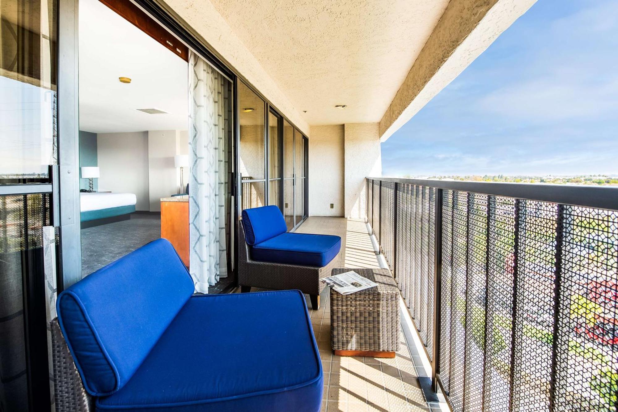 Hotel Doubletree By Hilton Carson Exterior foto